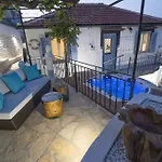 Bay View House Вати